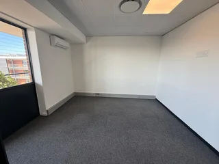 SANDOWN SQUARE BUSINESS PARK | OFFICE UNITS FOR SALE IN TABLE VIEW | 188m²