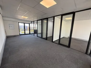 SANDOWN SQUARE BUSINESS PARK | OFFICE UNITS FOR SALE IN TABLE VIEW | 188m²