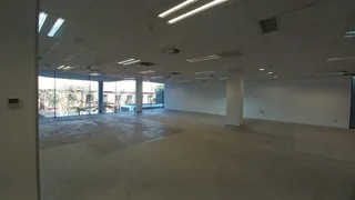 MENLYN CORNER | FRIKKIE DE BEER STREET | MENLYN