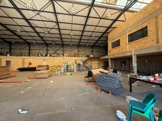 Prime Showroom and Warehouse Space to Let - Constantia Kloof, Roodepoort