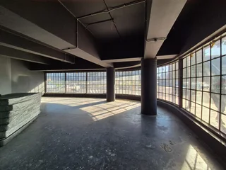 SIR LOWRY ROAD | RETAIL SPACE TO RENT | WOODSTOCK | 83m²