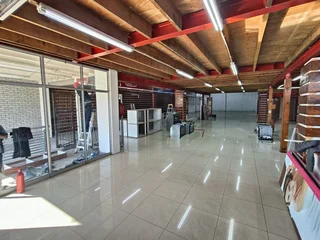 OAKDALE | RETAIL SPACE AVAILABLE FOR RENT | BELLVILLE | 715m²