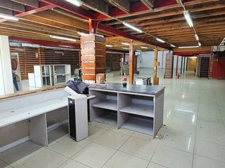 OAKDALE | RETAIL SPACE AVAILABLE FOR RENT | BELLVILLE | 715m²