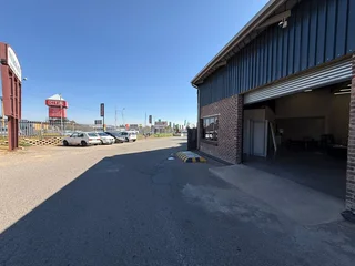 Prime Workshop Space to Let in Wilrogate Shopping Centre, Roodepoort