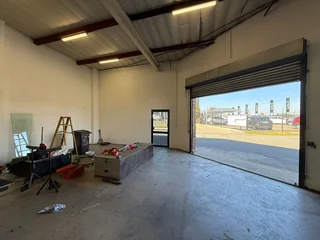 Prime Workshop Space to Let in Wilrogate Shopping Centre, Roodepoort
