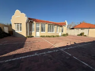 Commercial Property to Let - 206 Barry Hertzog Avenue, Greenside, Johannesburg