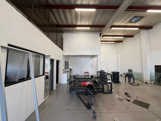 Prime Workshop Space to Let in Wilrogate Shopping Centre, Roodepoort