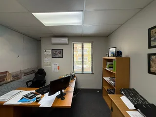 Prime Ground Floor Office Space to Let - Kingfisher Office Park, Meyersdal