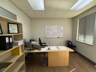 Prime Ground Floor Office Space to Let - Kingfisher Office Park, Meyersdal