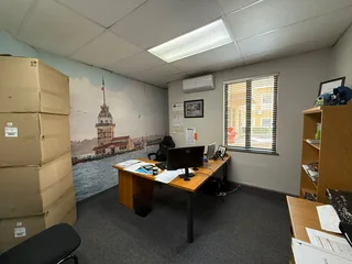 Prime Ground Floor Office Space to Let - Kingfisher Office Park, Meyersdal