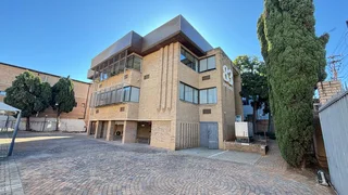 Office Space/ Medical Suites Available to Let at 81 iris Road, Norwood, Johannesburg