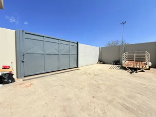 Storage/Yard Space to Let - Cnr Northumberland Avenue &amp; Olievenhout Avenue, Northgate