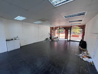 ONDER PAPEGAAIBERG | OFFICE/ RETAIL SPACE TO LET | STELLENBOSCH | 58m²