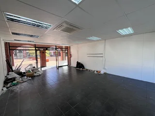 ONDER PAPEGAAIBERG | OFFICE/ RETAIL SPACE TO LET | STELLENBOSCH | 58m²