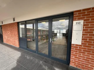 SANDOWN SQUARE BUSINESS PARK | OFFICE TO RENT | BLOUBERG |92m²