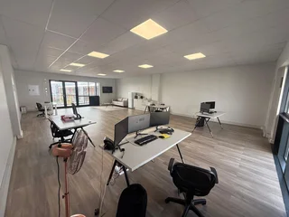 SANDOWN SQUARE BUSINESS PARK | OFFICE TO RENT | BLOUBERG |92m²