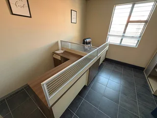 Neat Office Space to Let - Whitby Manor Office Park, 14th Road, Noordwyk