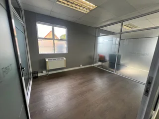 HEALTHFORT MEDICAL CENTRE | OFFICE UNIT TO RENT | TABLE VIEW | 25m²