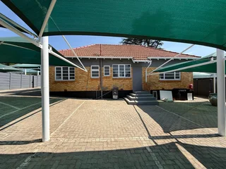 Commercial Property to Let - 100 Greenway Road, Greenside