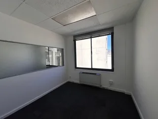 STRAND STREET - OFFICE SPACE TO RENT - CAPE TOWN, CBD - 48m²