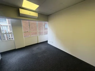 Neat Office to Let – Nzunza House, 28 Melle Street, Braamfontein