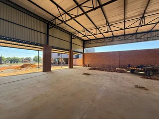 Prime Showroom Space to Let - 6 Ontdekkers Road, Wilro Park, Roodepoort