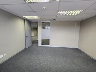 Office to let in Brooklyn with a backup generator available