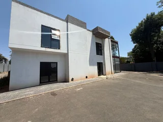 Newly Renovated Office to Let – 470 Ontdekkers Road, Roodepoort