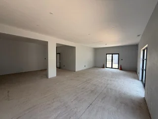 Newly Renovated Office to Let – 470 Ontdekkers Road, Roodepoort