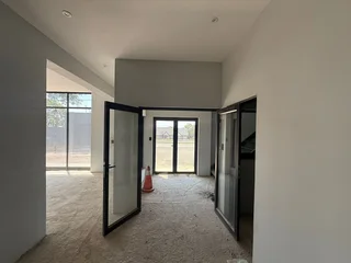 Newly Renovated Office to Let – 470 Ontdekkers Road, Roodepoort