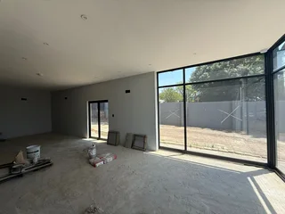 Newly Renovated Office to Let – 470 Ontdekkers Road, Roodepoort