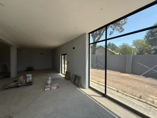 Newly Renovated Office to Let – 470 Ontdekkers Road, Roodepoort