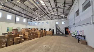 LARGE WAREHOUSE TO LET IN ROUTE 21, CENTURION.