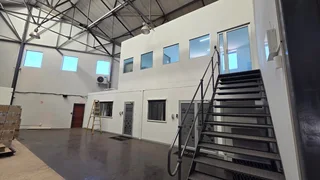 LARGE WAREHOUSE TO LET IN ROUTE 21, CENTURION.
