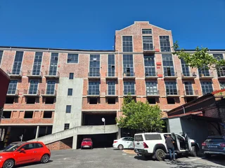 143m² Office To Let in The Studios, Old Castle Brewery, Woodstock