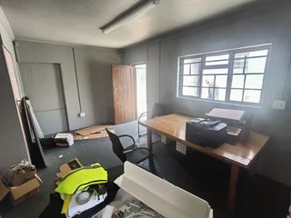 106m² Secure, and Versatile Retail Unit To Let in Parow