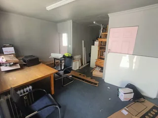 106m² Secure, and Versatile Retail Unit To Let in Parow