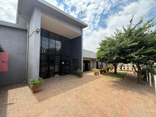 74m² Ground Floor Office to Let - 464 Ontdekkers Service Road, Florida Park, Roodepoort