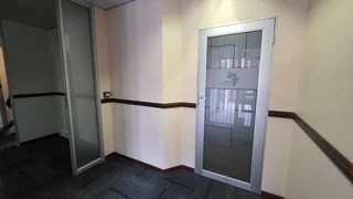 185 Square meter, ground floor commercial unit to let in Highveld.