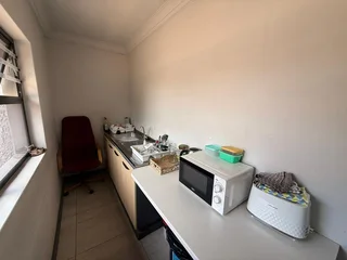 Prime 109m² Ground Floor Office to Let - 464 Ontdekkers Service Road, Florida Park, Roodepoort