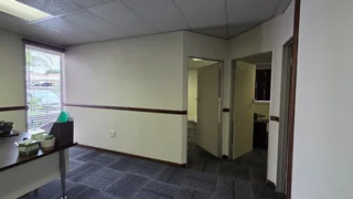 185 Square meter, ground floor commercial unit to let in Highveld.
