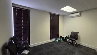 185 Square meter, ground floor commercial unit to let in Highveld.