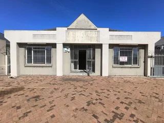 275m² House with Business Rights To Let in Goodwood