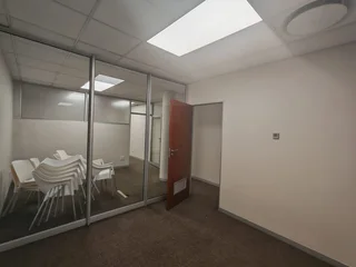 AAA-GRADE 58m² OFFICE SPACE TO LET IN MENLYN CORPORATE PARK-PRESTIGIOUS LOCATION WITH MODERN ELEGANC