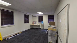 185 Square meter, ground floor commercial unit to let in Highveld.