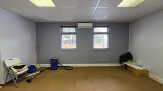 185 Square meter, ground floor commercial unit to let in Highveld.