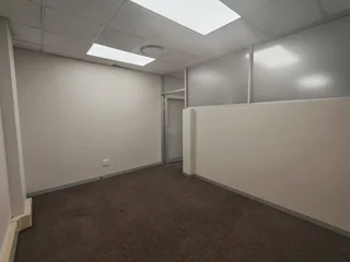 AAA-GRADE 58m² OFFICE SPACE TO LET IN MENLYN CORPORATE PARK-PRESTIGIOUS LOCATION WITH MODERN ELEGANC