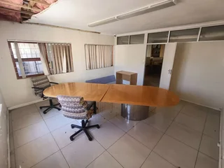 275m² House with Business Rights To Let in Goodwood