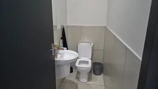 93m² First Floor Office To Let in Brackengate, Brackenfell