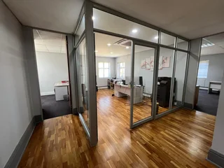 465m² Office to Let in Tyger Valley  Balcony